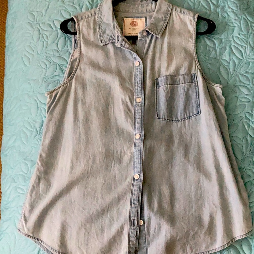 Lightwash denim sleeveless top